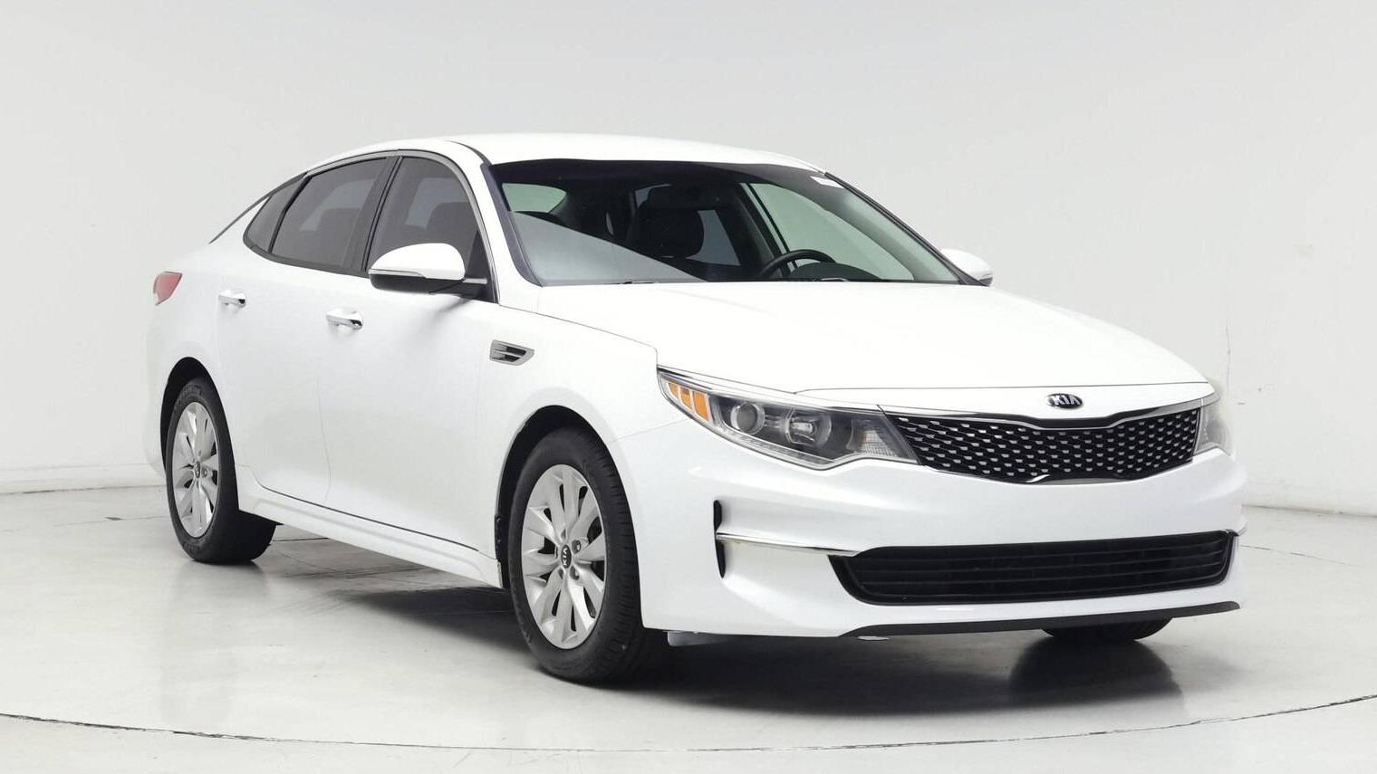 KIA OPTIMA 2018 5XXGU4L3XJG186713 image