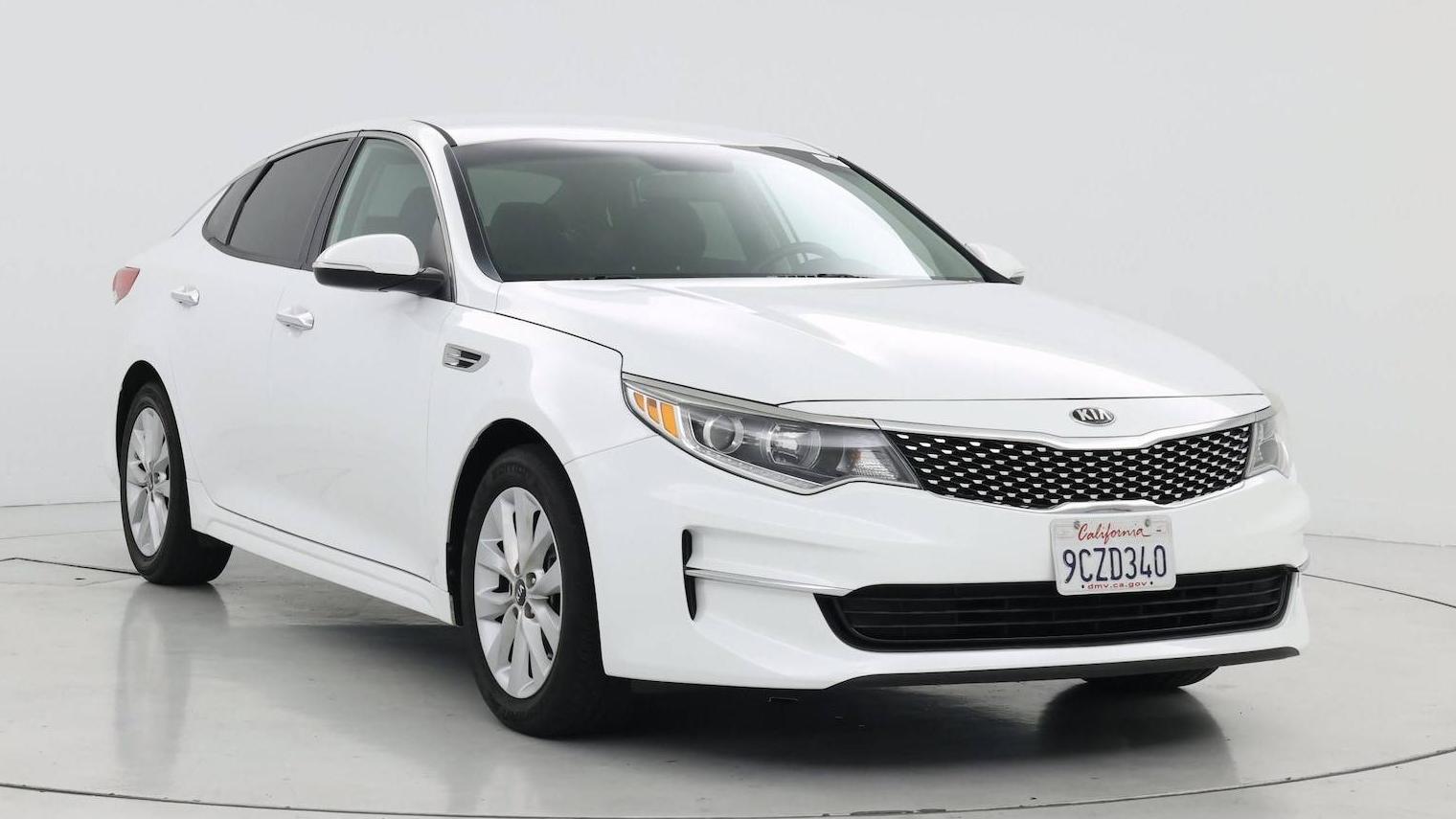 KIA OPTIMA 2018 5XXGU4L39JG216655 image