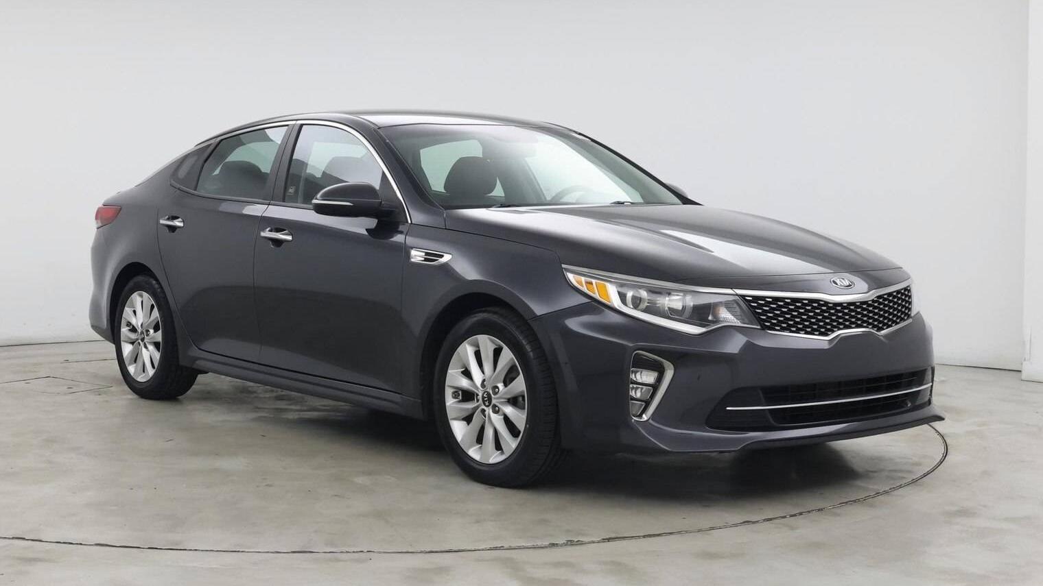 KIA OPTIMA 2018 5XXGT4L30JG233699 image