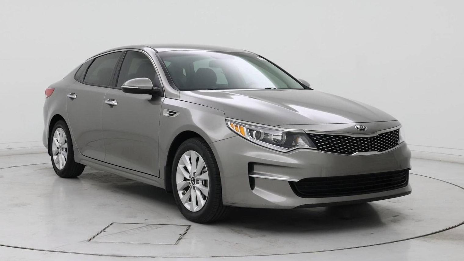 KIA OPTIMA 2018 5XXGU4L31JG206671 image