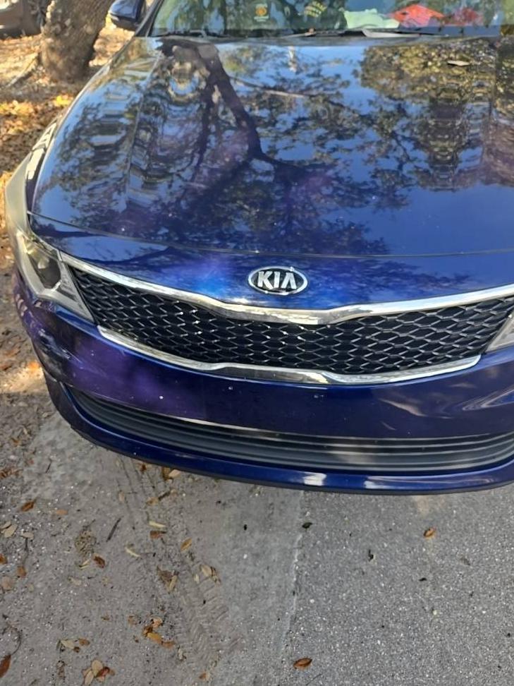 KIA OPTIMA 2018 5XXGT4L31JG224638 image