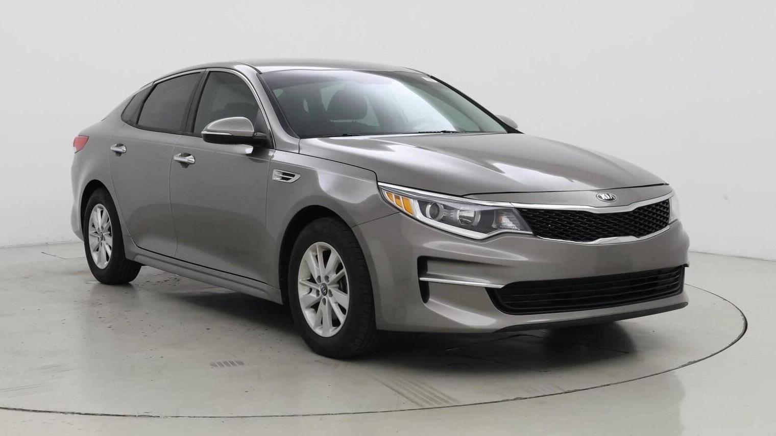 KIA OPTIMA 2018 5XXGT4L31JG179202 image