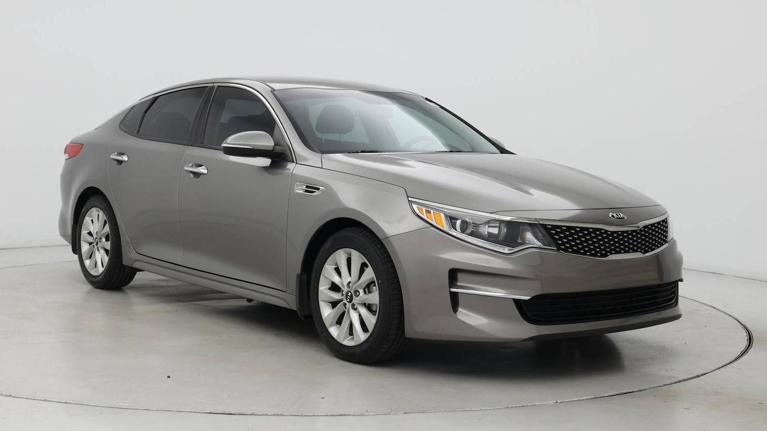 KIA OPTIMA 2018 5XXGU4L3XJG224750 image