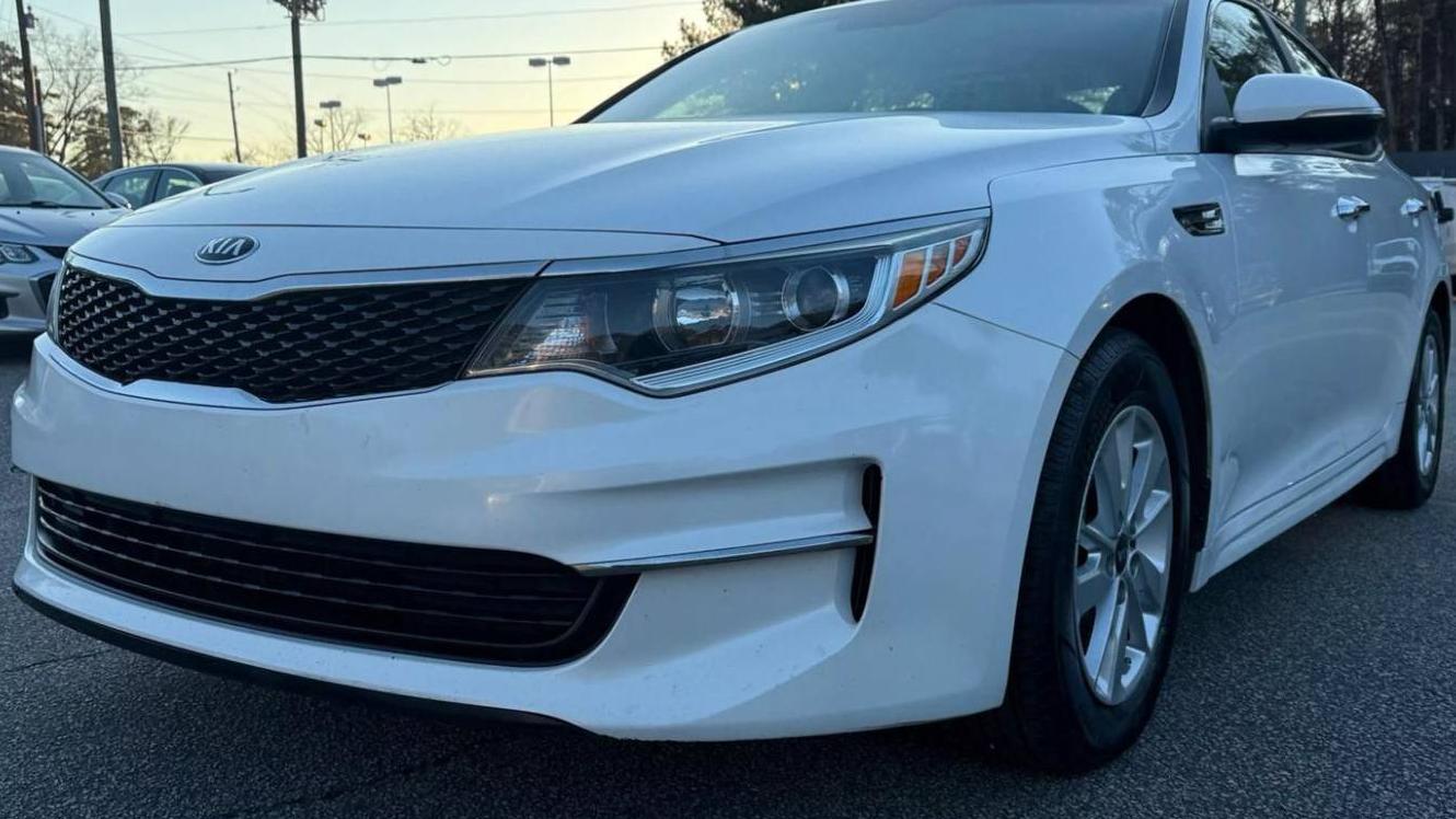 KIA OPTIMA 2018 5XXGT4L39JG185216 image