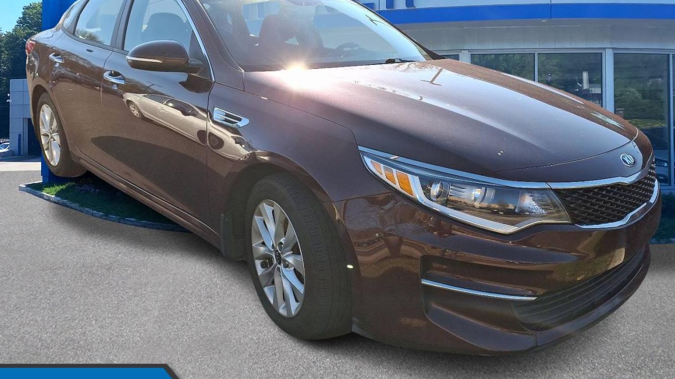 KIA OPTIMA 2018 5XXGT4L30JG270705 image