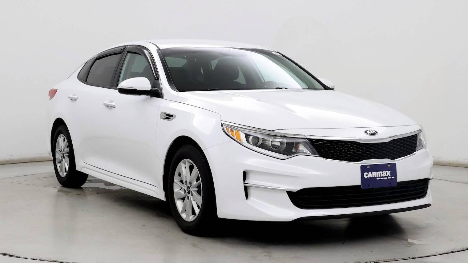 KIA OPTIMA 2018 5XXGT4L32JG249550 image