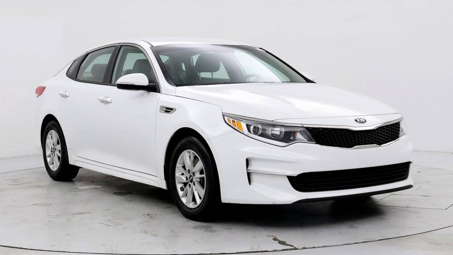 KIA OPTIMA 2018 5XXGT4L34JG201306 image