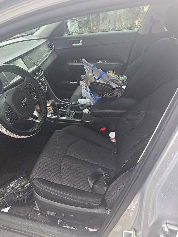 KIA OPTIMA 2018 5XXGT4L32JG178205 image