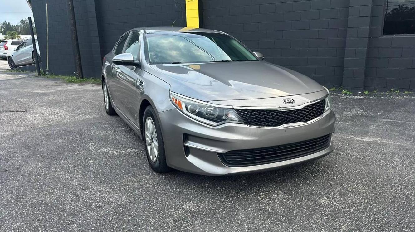 KIA OPTIMA 2018 5XXGT4L32JG238841 image