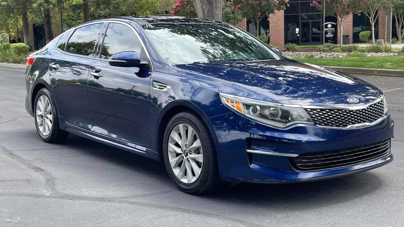 KIA OPTIMA 2018 5XXGU4L30JG223378 image