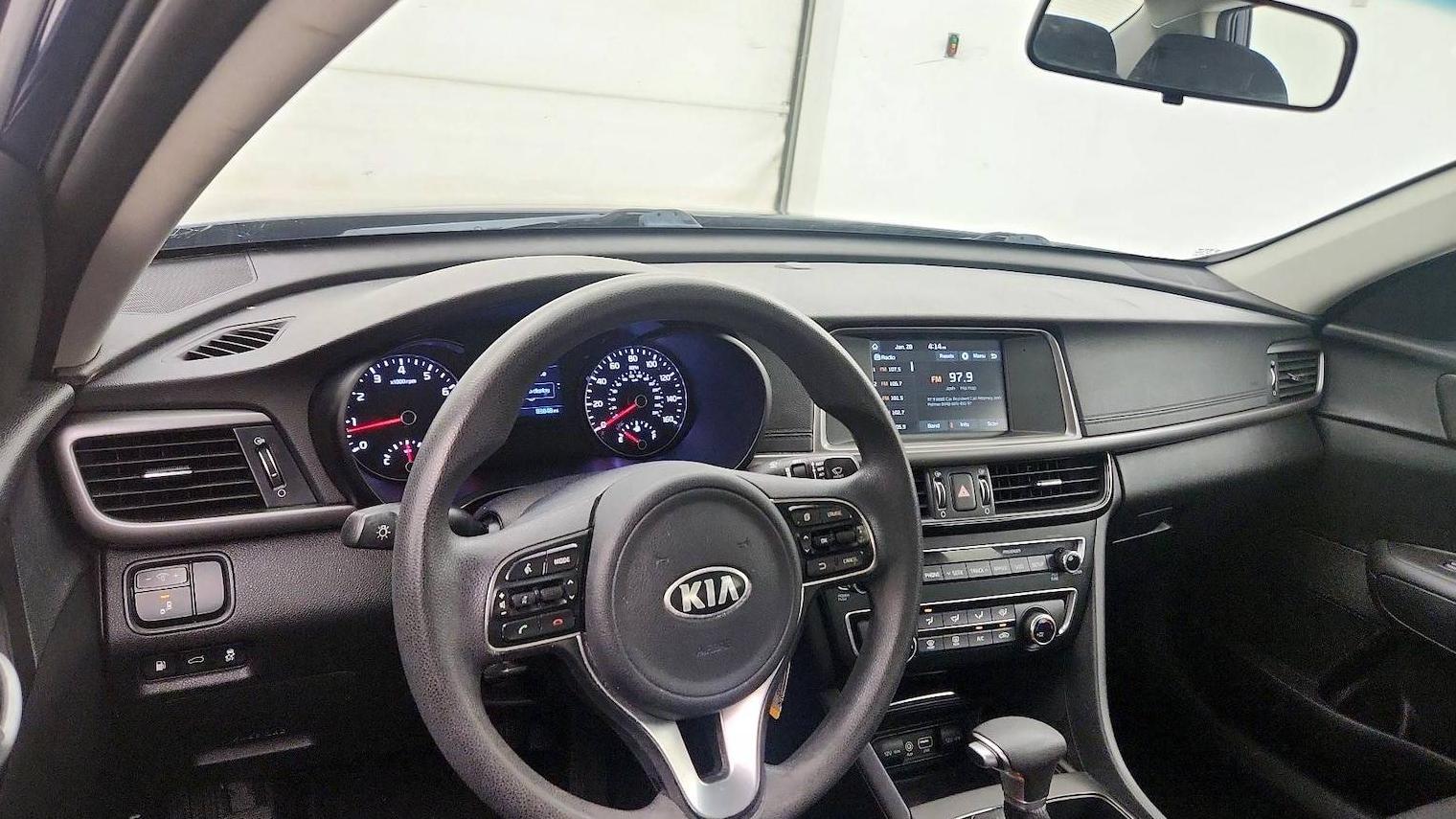 KIA OPTIMA 2018 5XXGT4L36JG226241 image