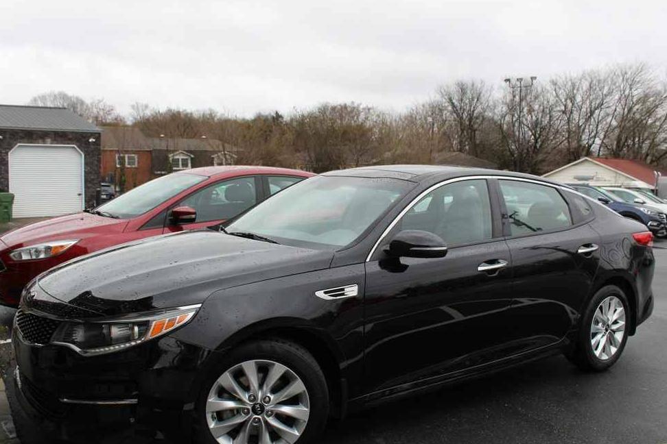 KIA OPTIMA 2018 5XXGU4L33JG247643 image