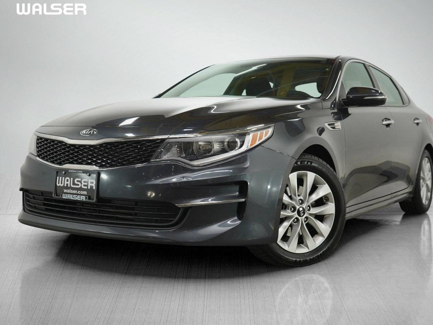 KIA OPTIMA 2017 5XXGT4L34HG155888 image