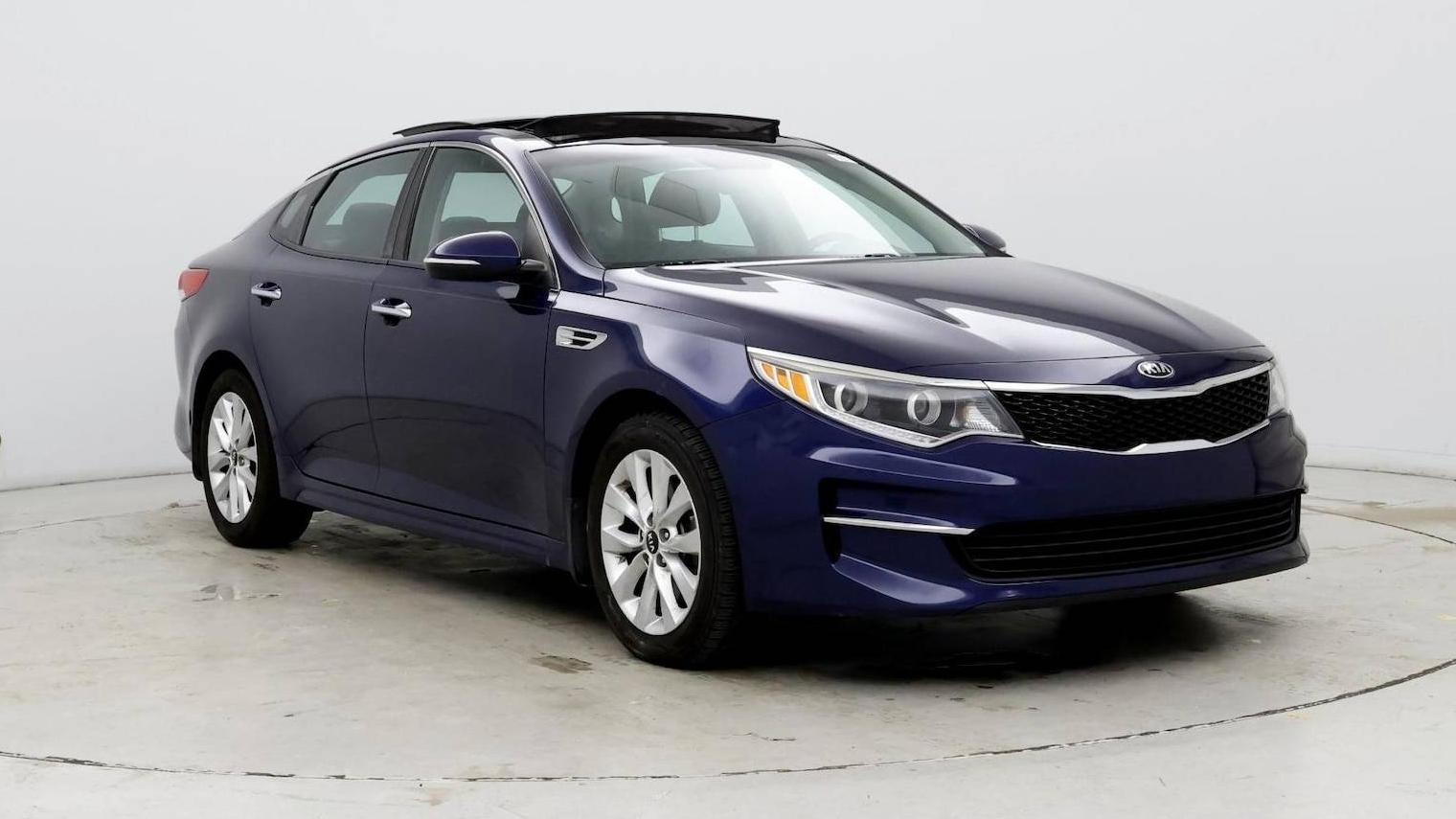 KIA OPTIMA 2017 5XXGU4L32HG130307 image