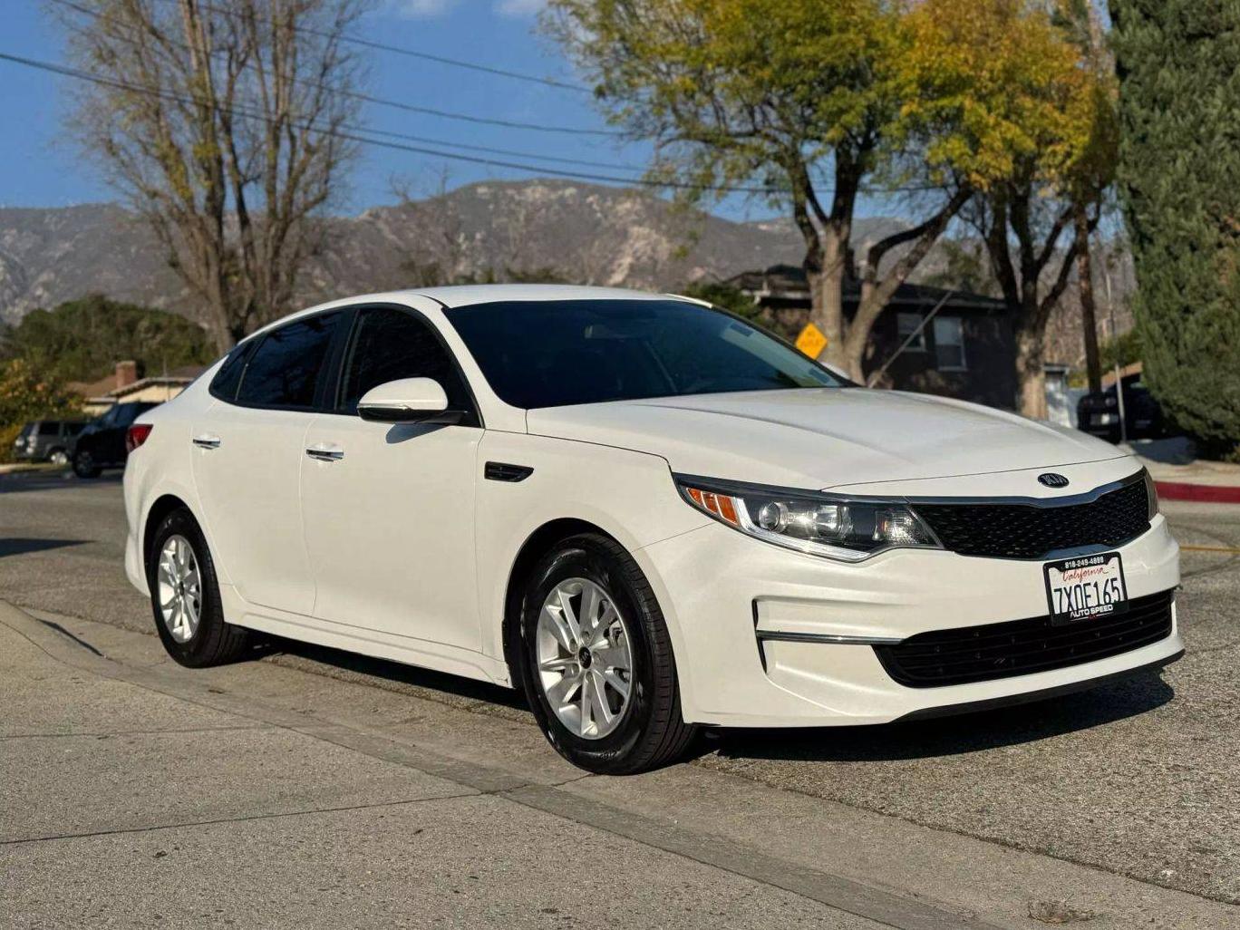 KIA OPTIMA 2017 5XXGT4L39HG145759 image