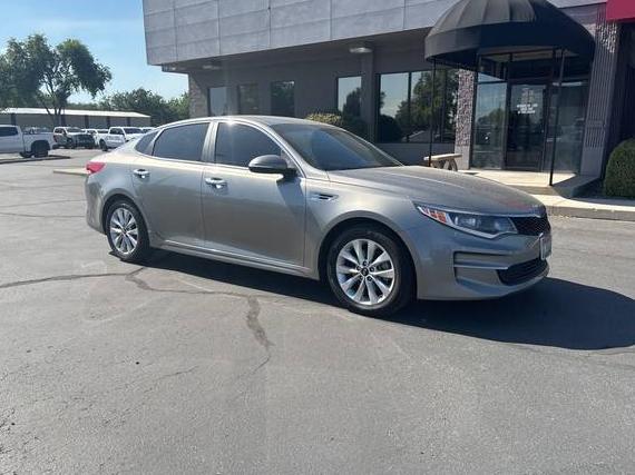 KIA OPTIMA 2017 5XXGT4L3XHG161551 image