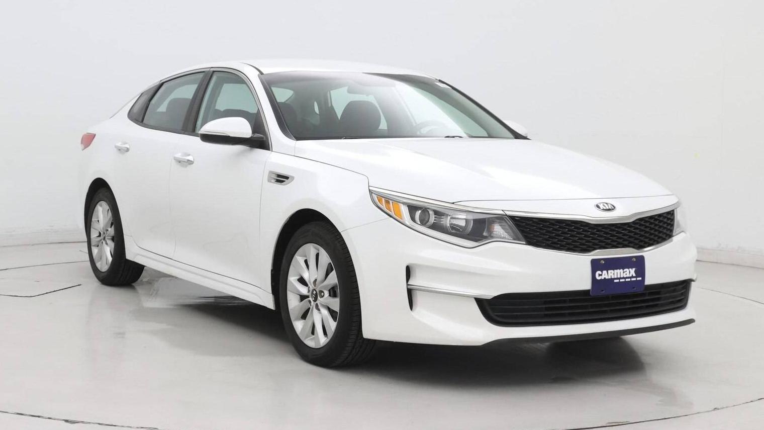 KIA OPTIMA 2017 5XXGT4L31HG128972 image