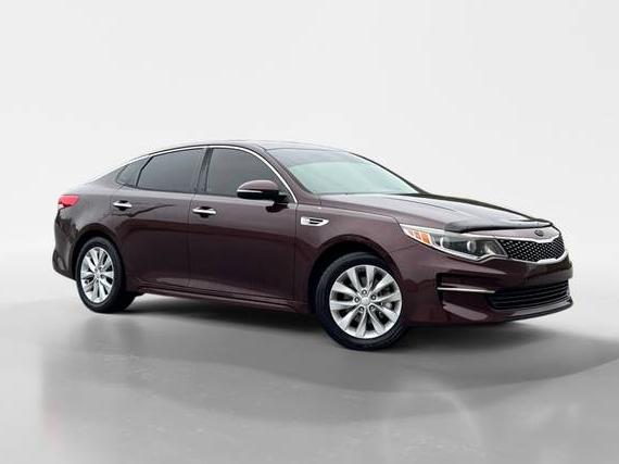 KIA OPTIMA 2017 5XXGU4L35HG158781 image KIA OPTIMA 2017 5XXGU4L35HG158781 image