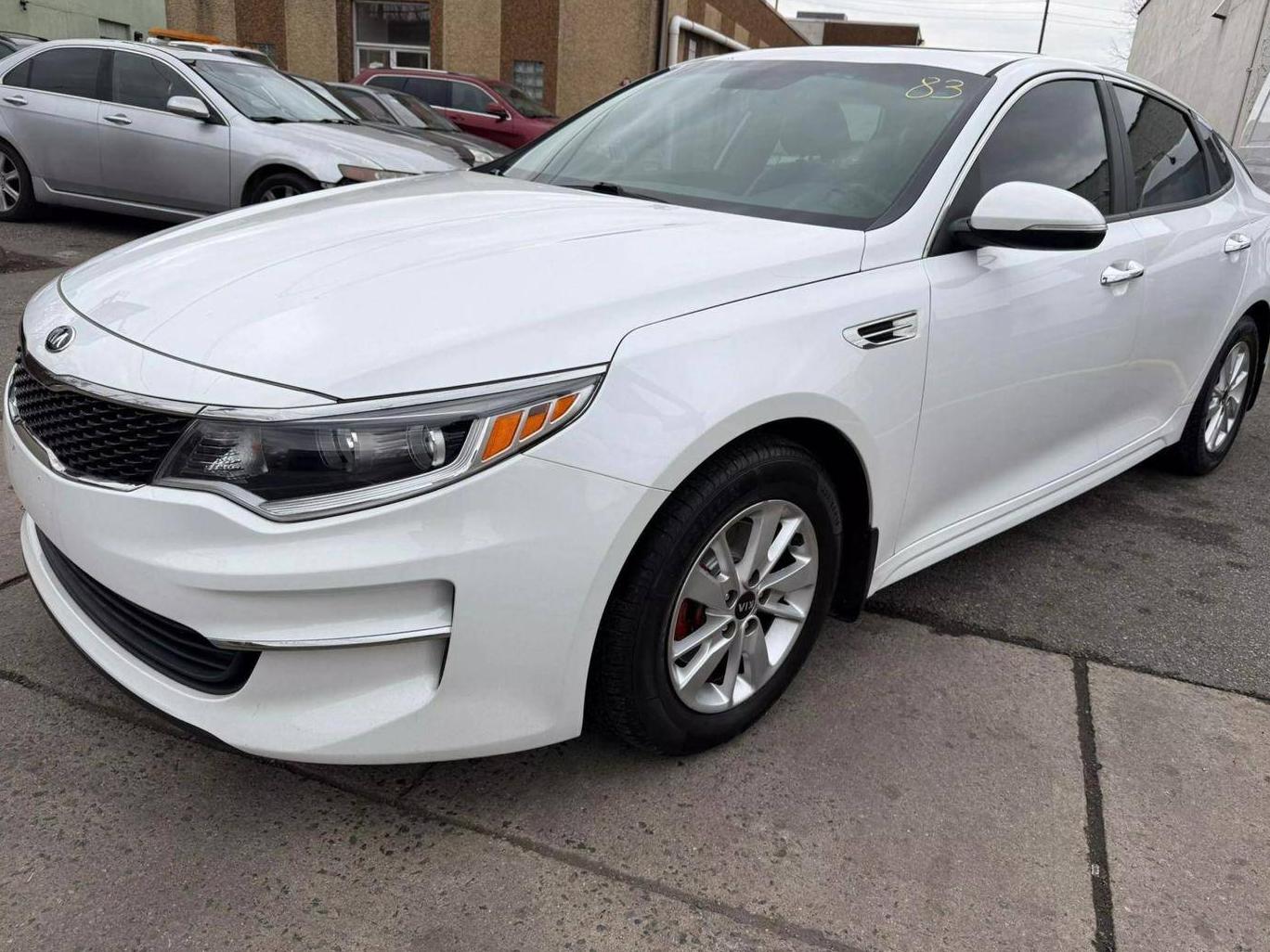 KIA OPTIMA 2017 5XXGT4L32HG137583 image