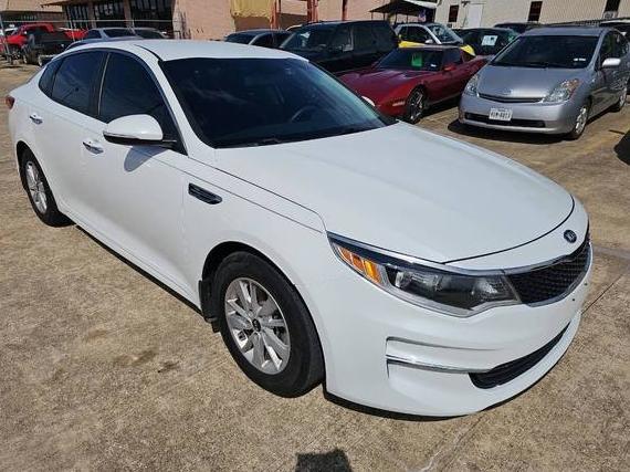 KIA OPTIMA 2017 5XXGT4L32HG158188 image