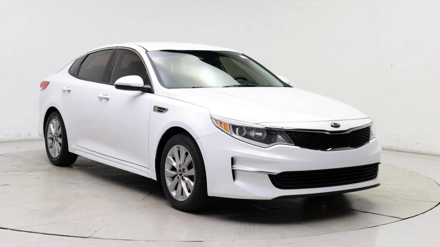 KIA OPTIMA 2017 5XXGT4L34HG162582 image