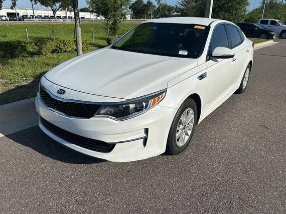 KIA OPTIMA 2017 5XXGT4L32HG128253 image