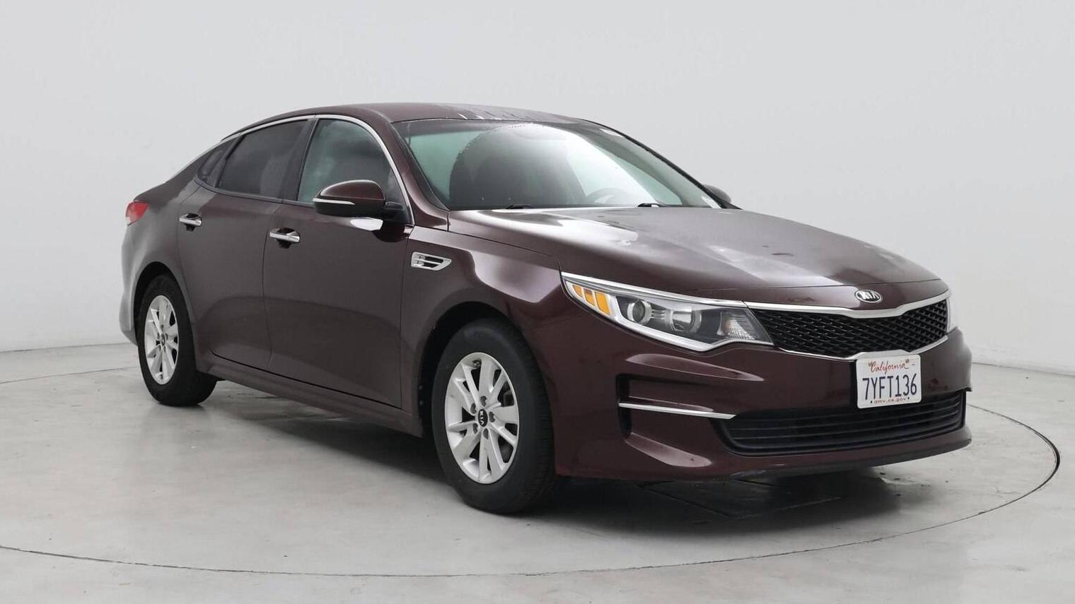 KIA OPTIMA 2017 5XXGT4L33HG133249 image