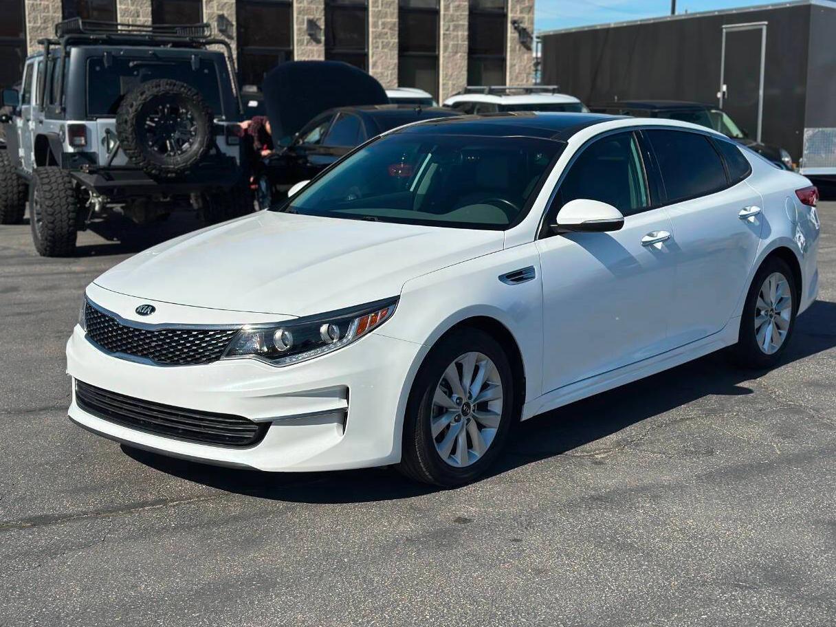 KIA OPTIMA 2017 5XXGU4L30HG178310 image