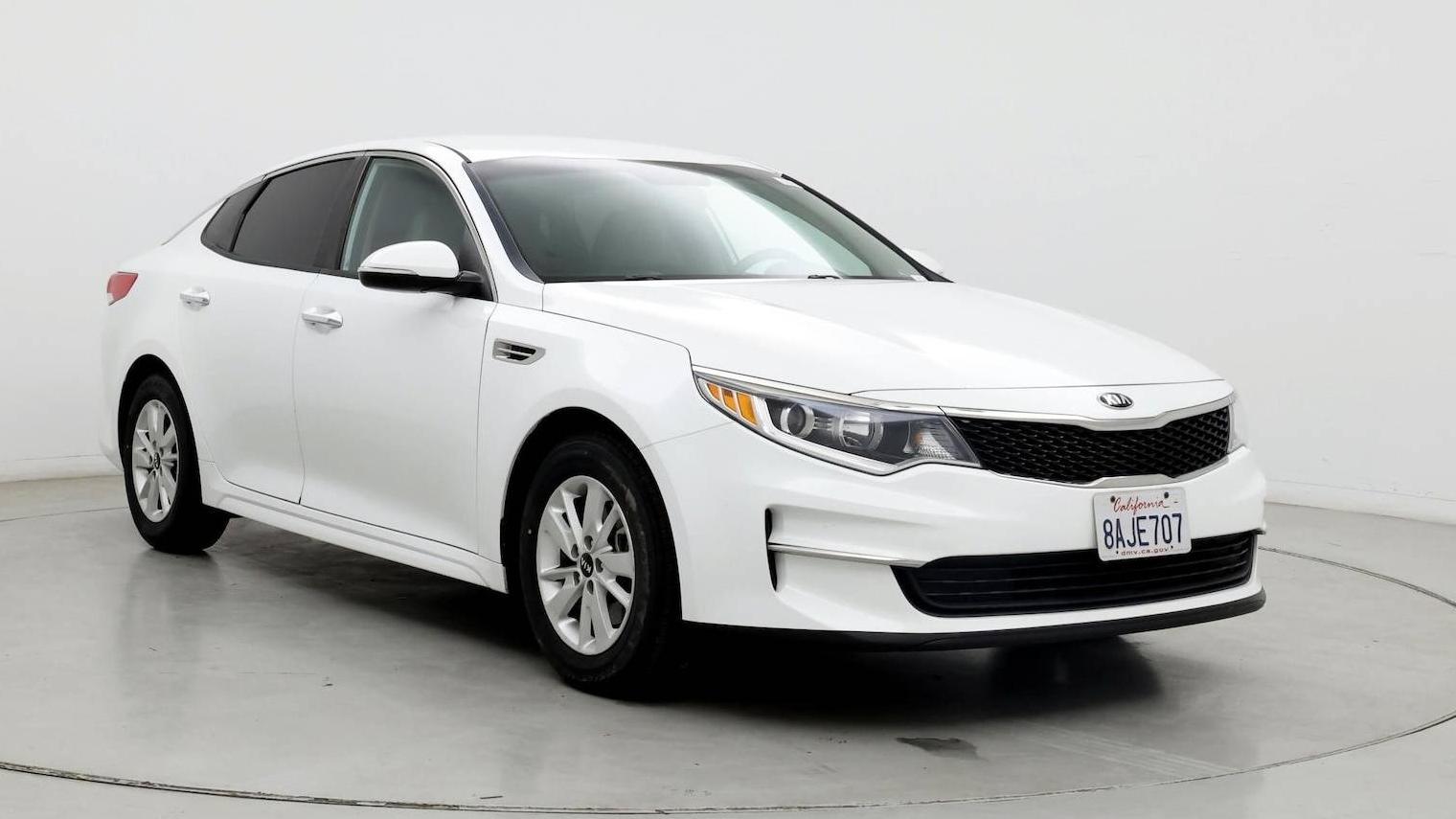 KIA OPTIMA 2017 5XXGT4L3XHG135998 image