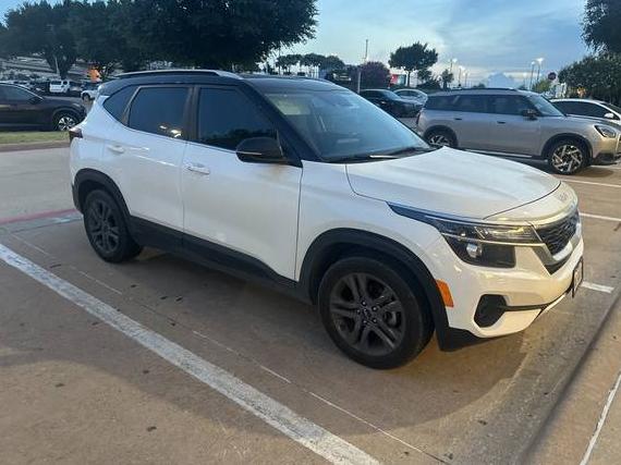 KIA SELTOS 2023 KNDEU2AA7P7386494 image