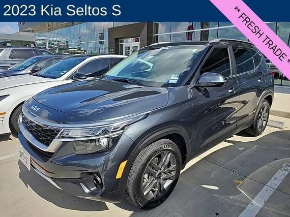 KIA SELTOS 2023 KNDEU2AA7P7398838 image