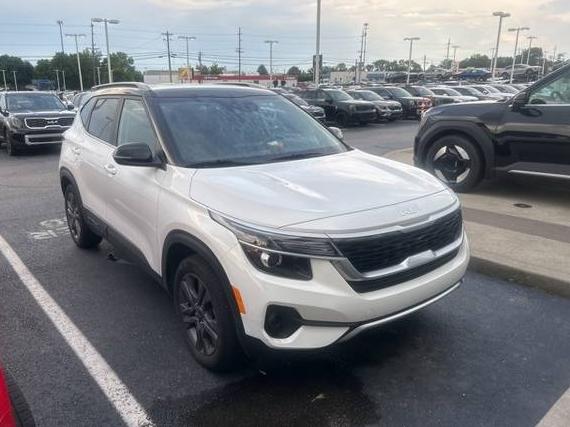 KIA SELTOS 2023 KNDEU2AA0P7384120 image