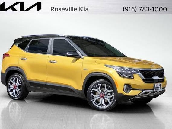 KIA SELTOS 2023 KNDETCA24P7360596 image