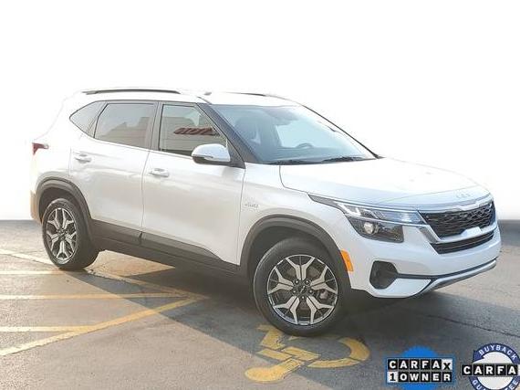 KIA SELTOS 2023 KNDERCAA5P7410279 image