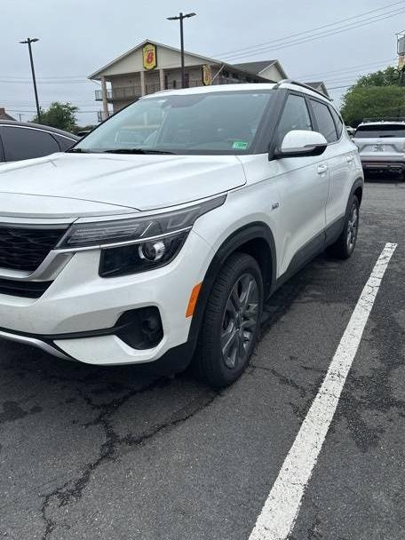 KIA SELTOS 2023 KNDEUCAA8P7439466 image