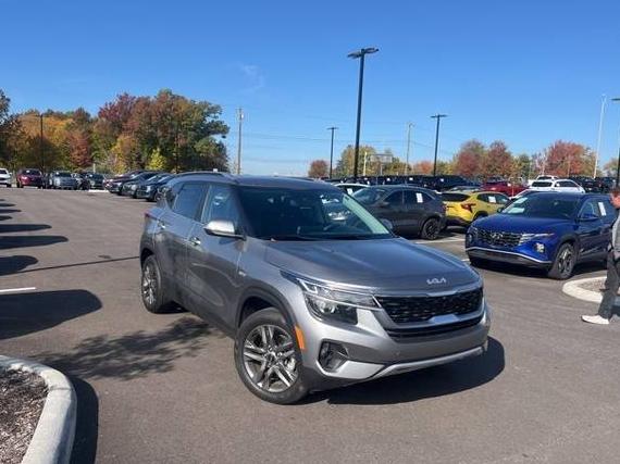 KIA SELTOS 2023 KNDEUCAAXP7427125 image