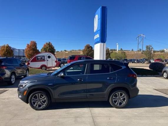 KIA SELTOS 2022 KNDEUCAA7N7308526 image