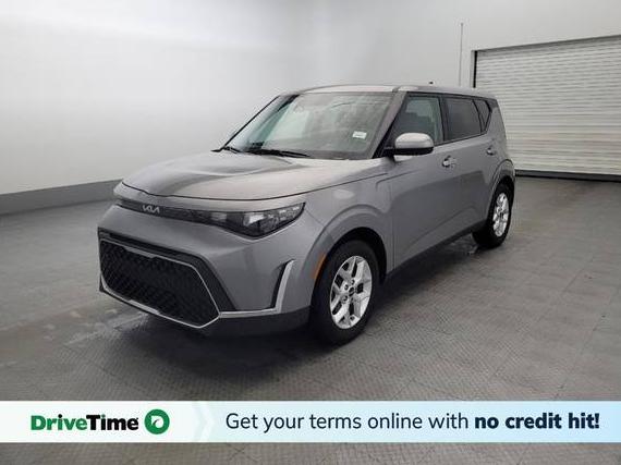KIA SOUL 2023 KNDJ23AU2P7883330 image