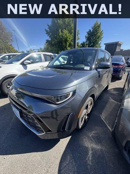 KIA SOUL 2023 KNDJ53AU1P7203683 image