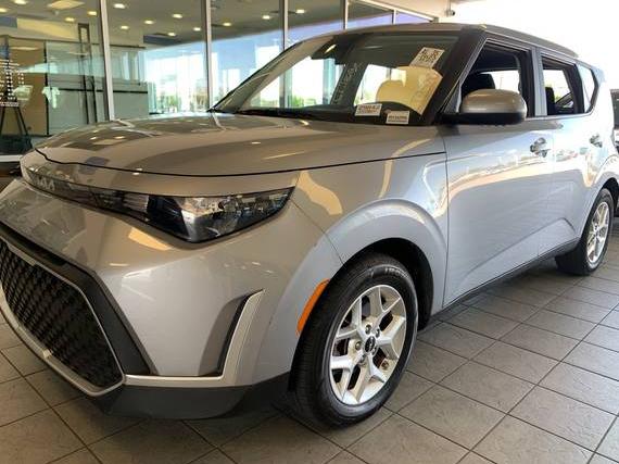 KIA SOUL 2023 KNDJ23AU1P7858371 image