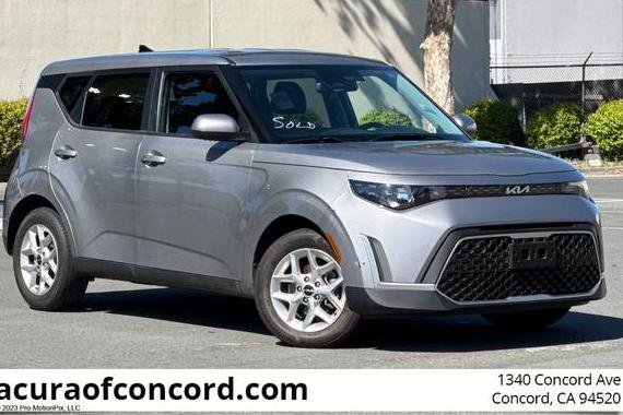 KIA SOUL 2023 KNDJ23AU3P7888567 image