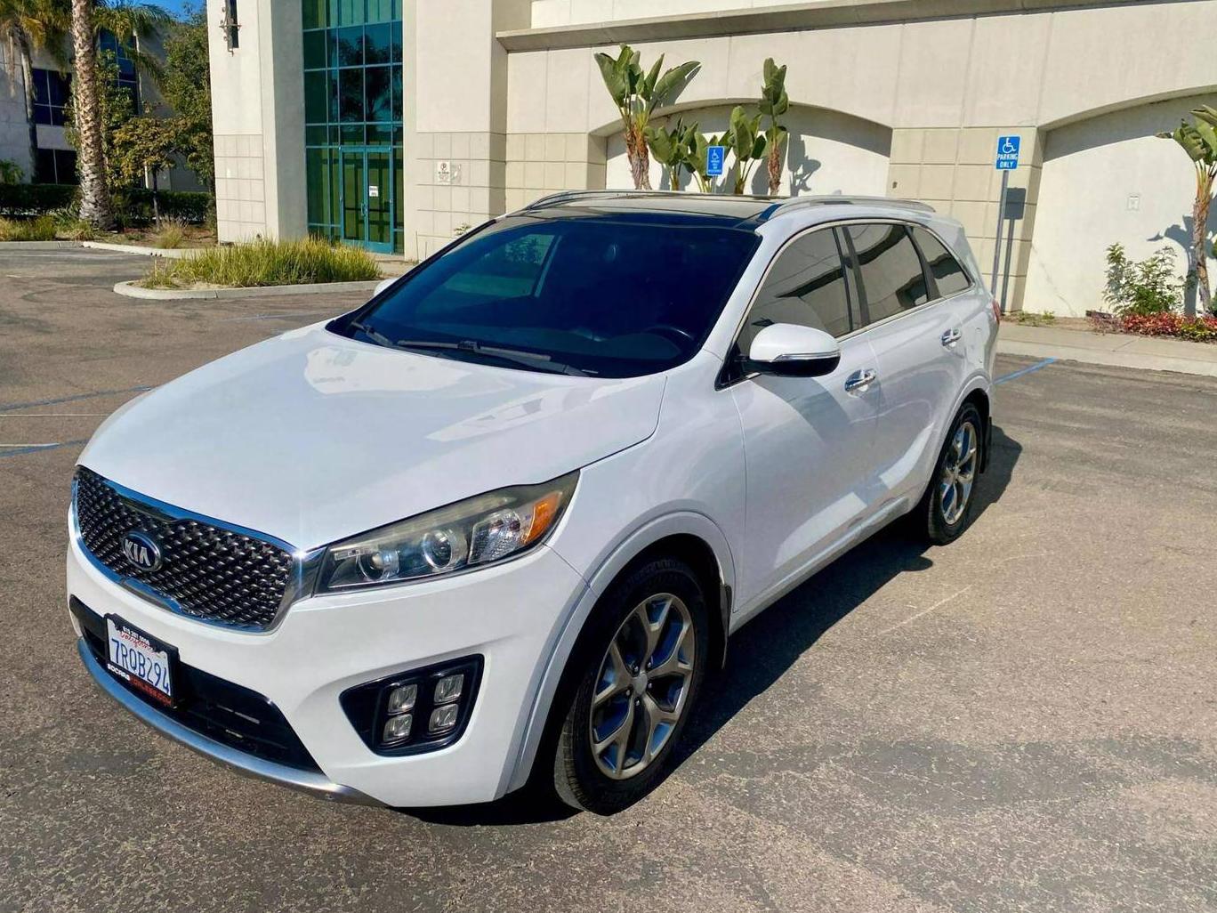 KIA SORENTO 2016 5XYPK4A1XGG129021 image