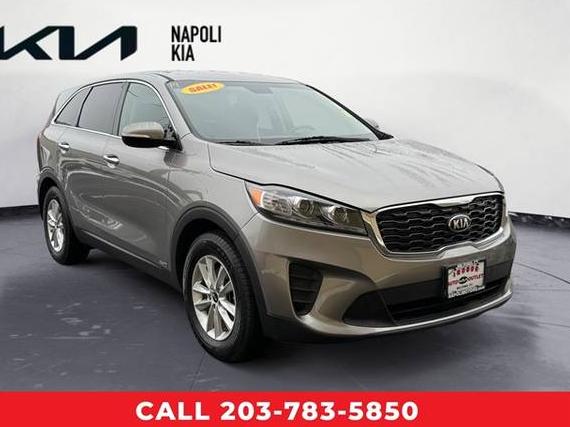 KIA SORENTO 2019 5XYPGDA33KG557301 image