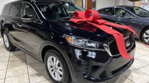 KIA SORENTO 2019 5XYPG4A39KG581912 image