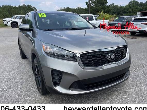 KIA SORENTO 2019 5XYPG4A3XKG473864 image