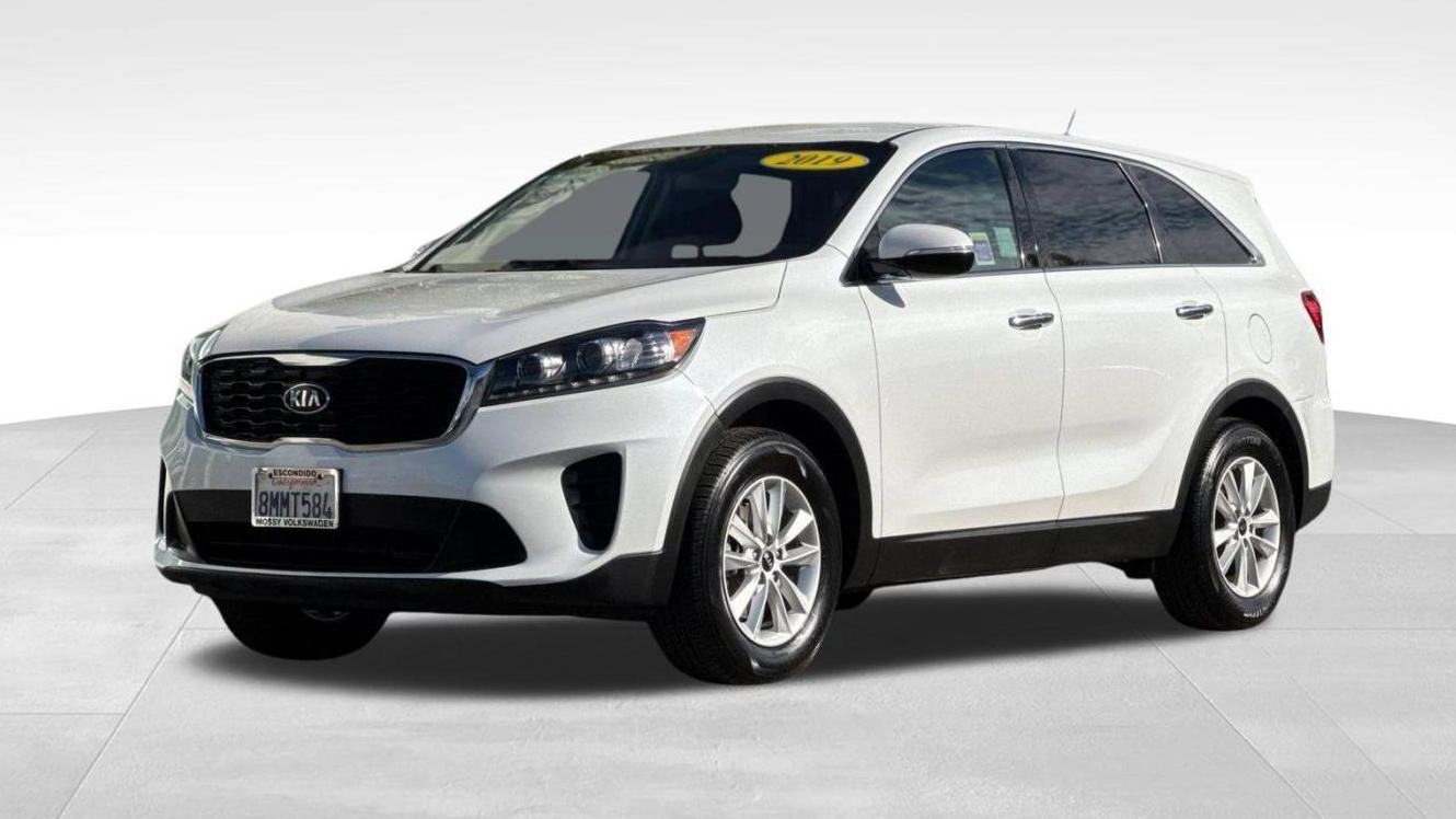 KIA SORENTO 2019 5XYPG4A38KG565720 image