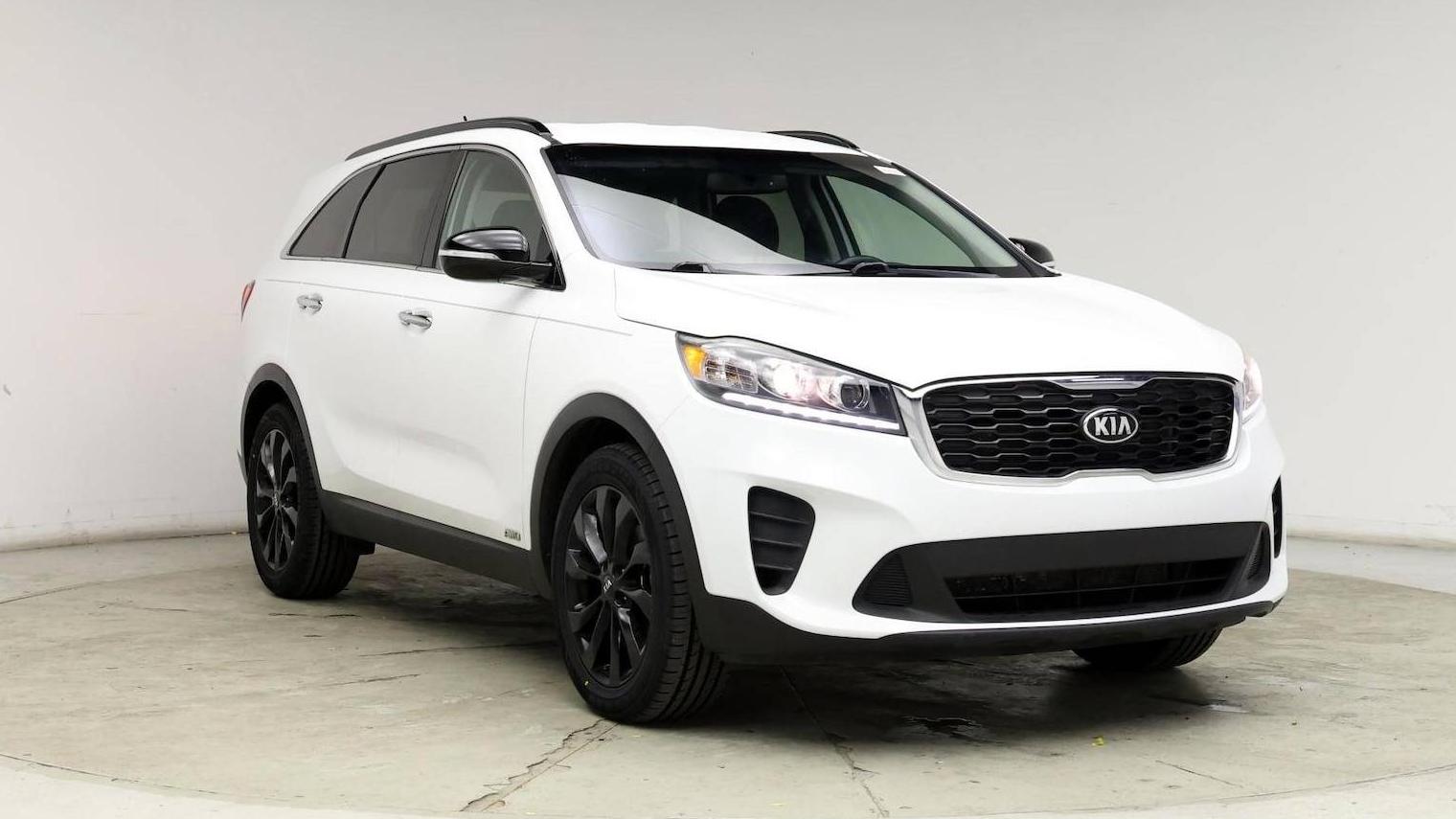 KIA SORENTO 2019 5XYPGDA50KG588247 image