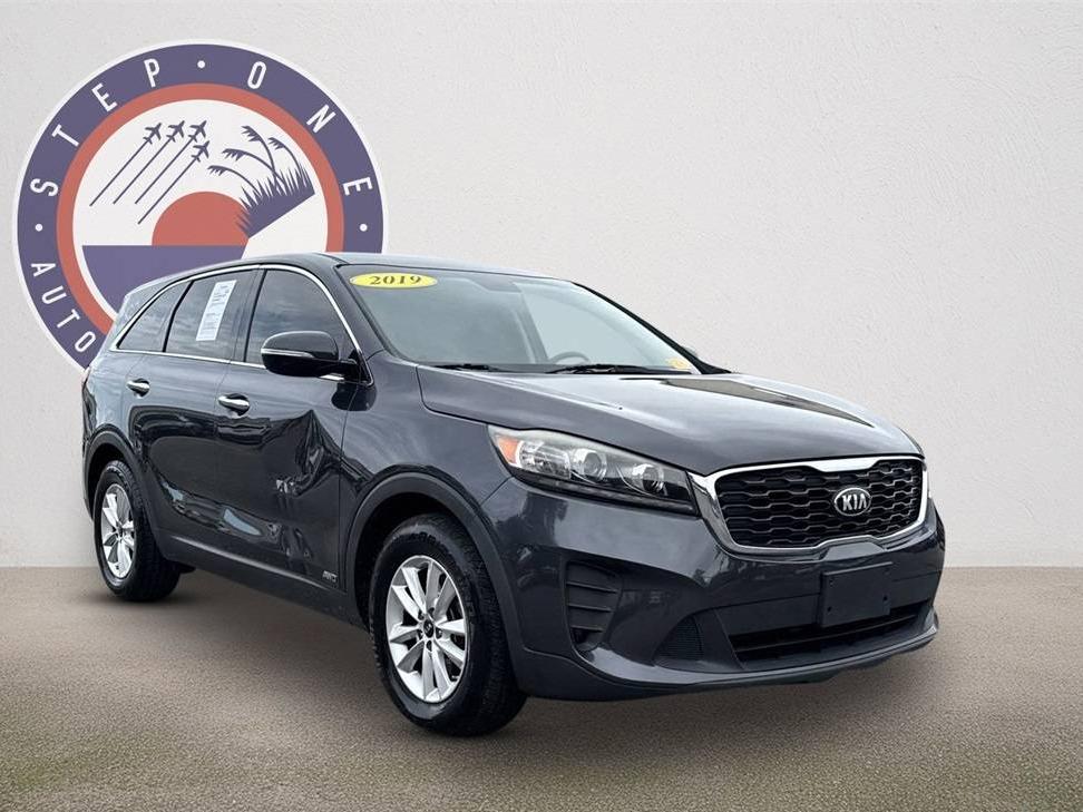 KIA SORENTO 2019 5XYPGDA56KG429586 image