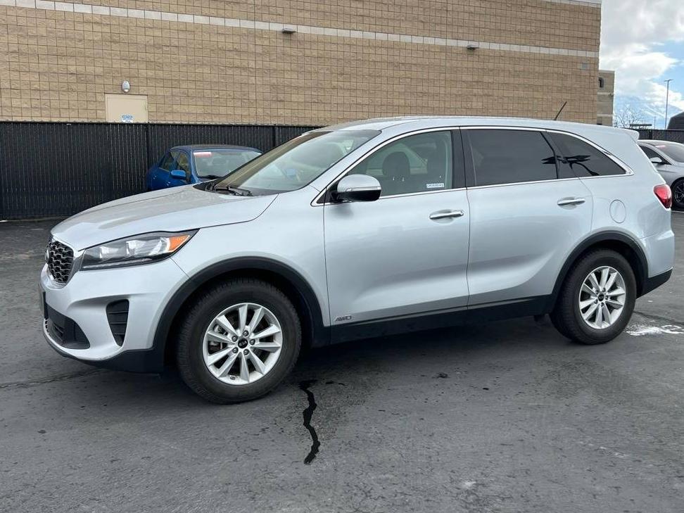 KIA SORENTO 2019 5XYPGDA58KG470222 image