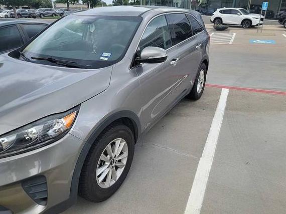 KIA SORENTO 2019 5XYPGDA35KG511582 image